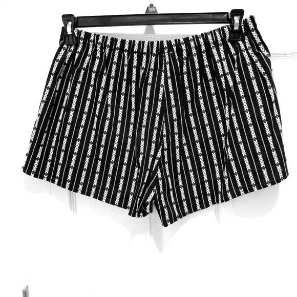 NWT Cute Black and White Shorts - Picture 2 of 2